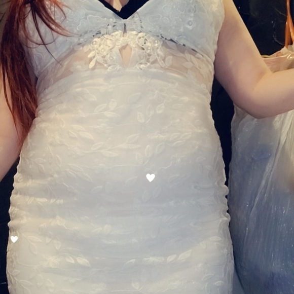 White flower and leaf dress - Picture 6 of 16